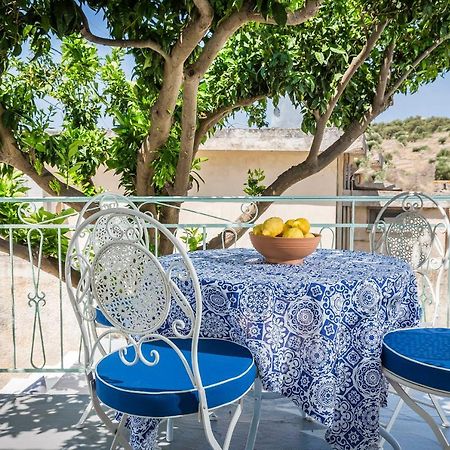 Bohemian Nest - Cheerful 2-Bedroom Villa With Pool Dhavgáta Exterior photo